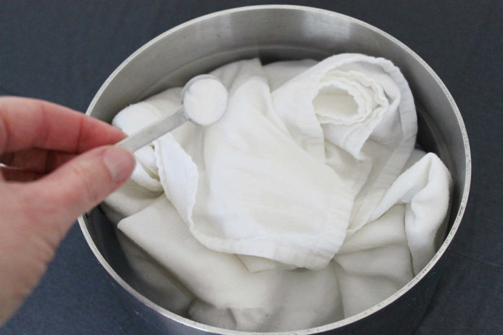Как удалить пятно на белом
