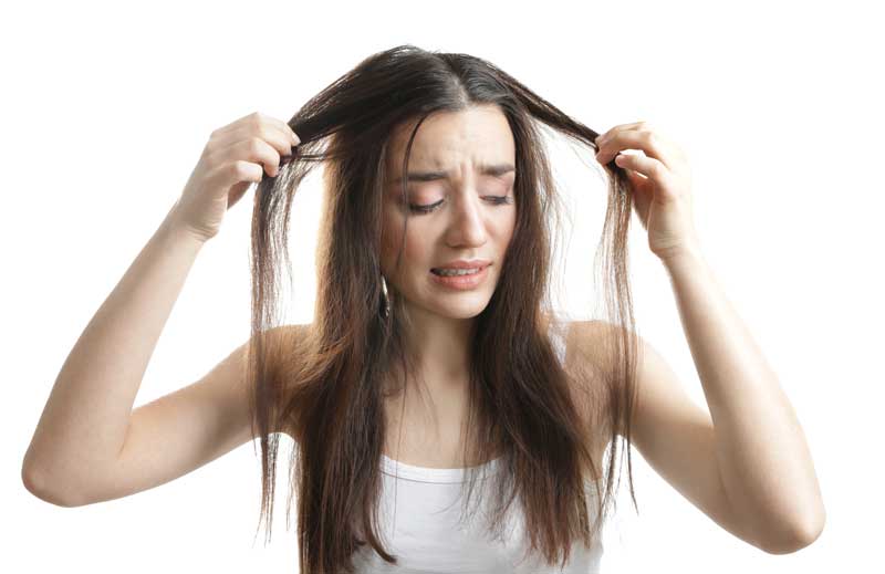 Начали выпадать волосы у женщины: что делать, причины и лечение