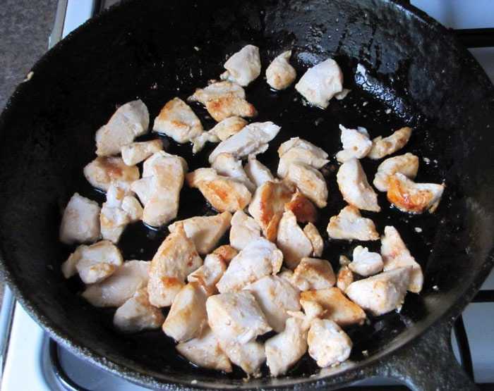 Курица, приготовленная с укропом в сметанном соусе