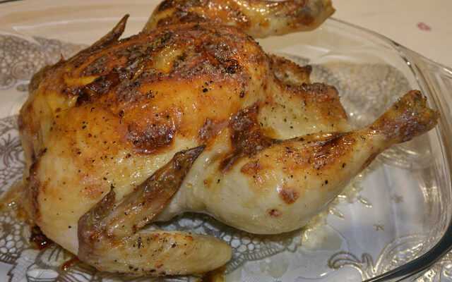 Курица с приправой, запечённая в духовке
