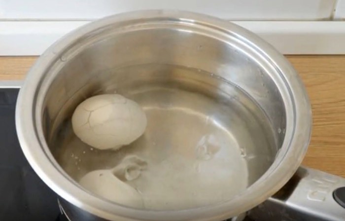 Как приготовить вкусный куриный суп с яйцом и горошком